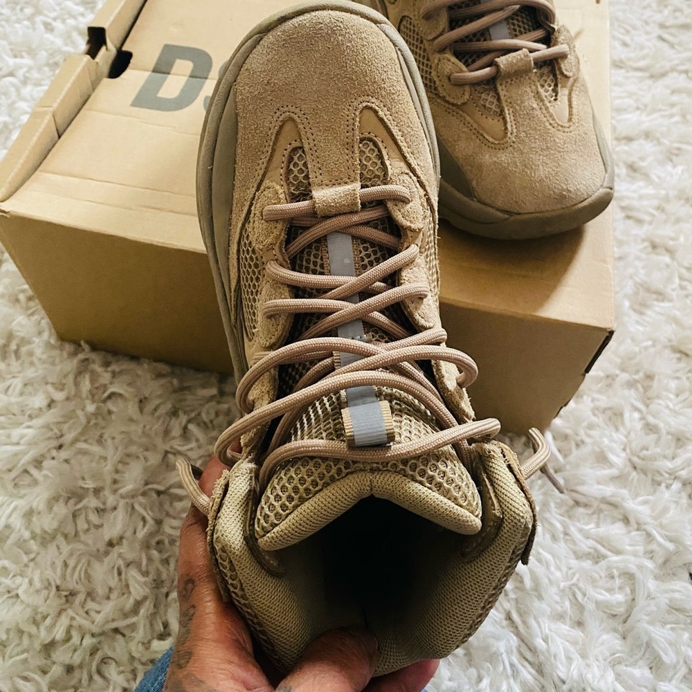 Yeezy DSRT BT